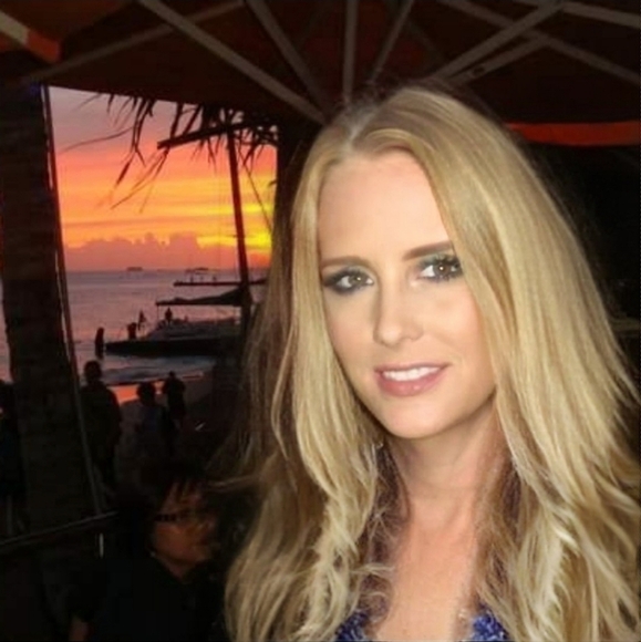 Welcome to Kristi's closet - Picture 2 of 8